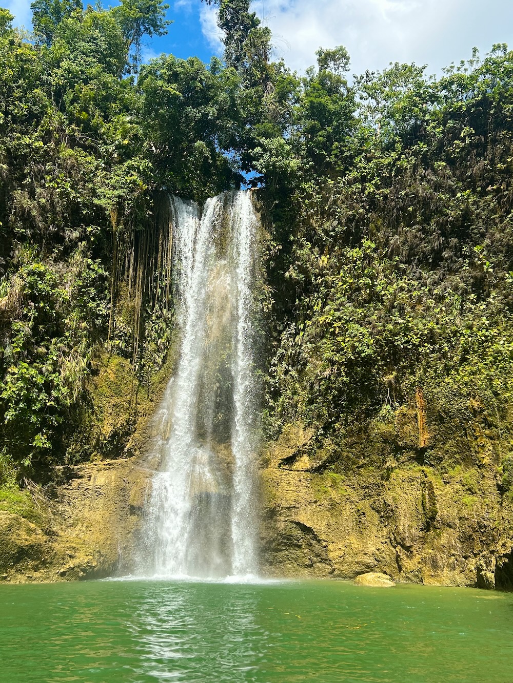 Camugao falls waterval