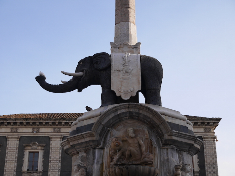 Catania olifanten beeld sicilie bezienswaardigheden oostkust