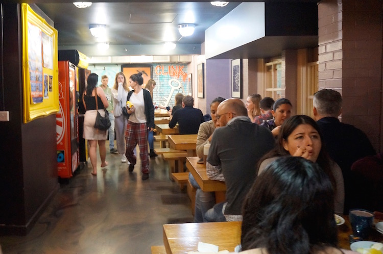 Clink 78 hostel eetzaal ontbijtzaal