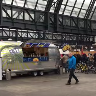 Curryworst Hamburg eten