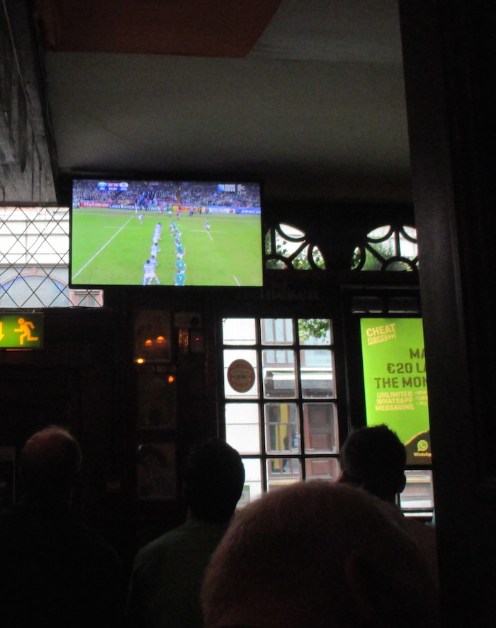 rugby kjken in pub