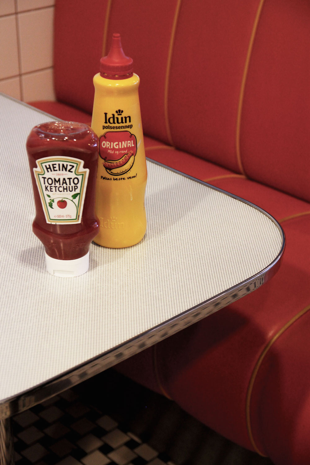 Fastfood-restaurant-color-line