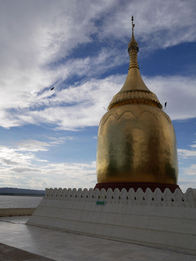 Golden Rock in bagan