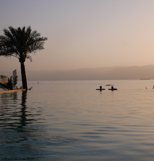Infinity pool akaba