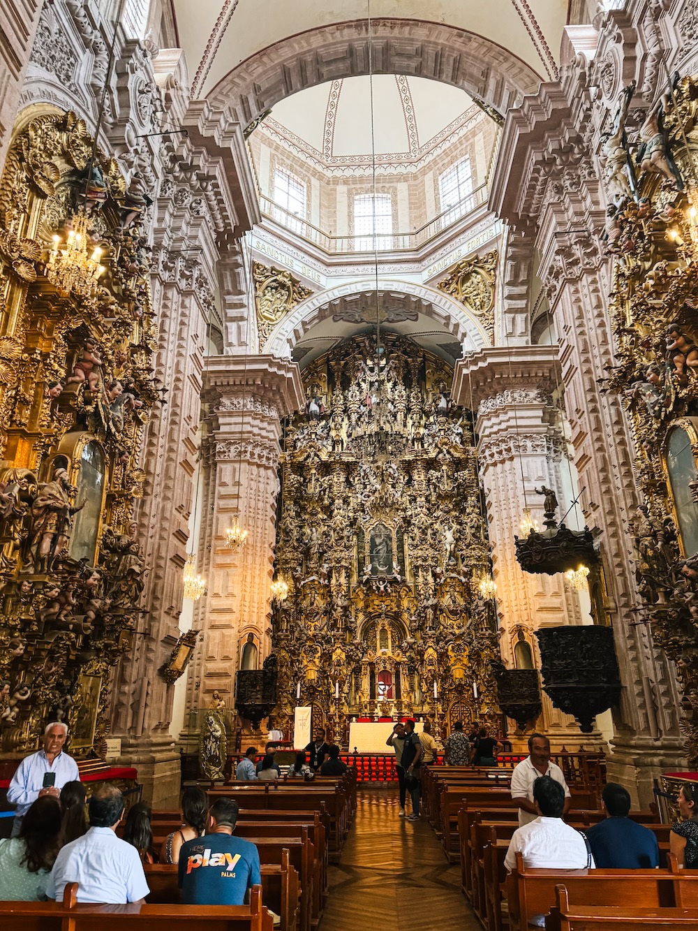 Kerk van Santa Prisca binnen