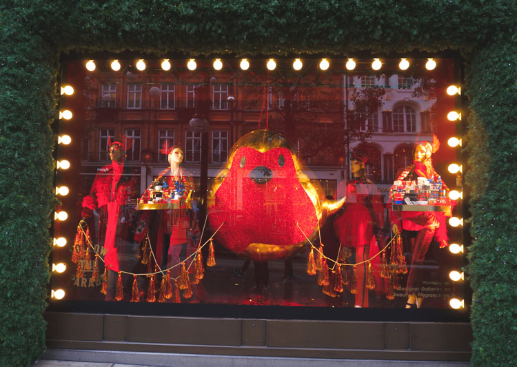 Kerstshoppen in Londen feestelijke etalage