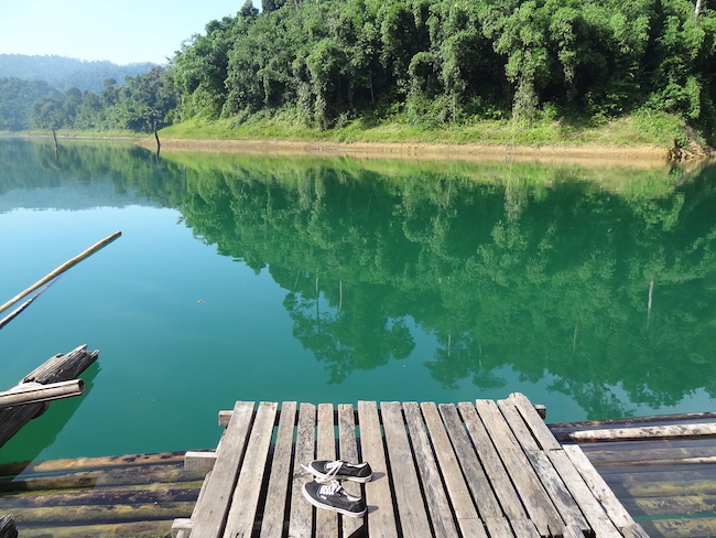 Khao sok, kijken over het water, thailand