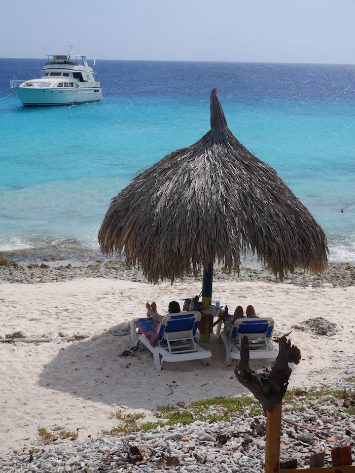 Klein Curacao parasols