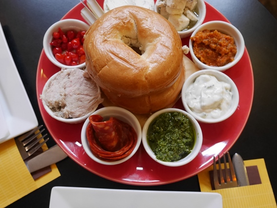 Li o Lait bagel tapas