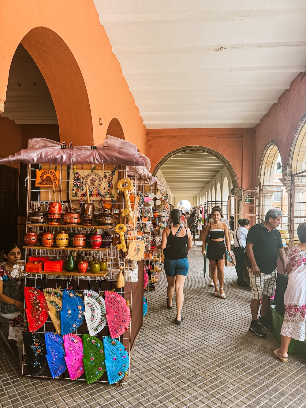 Markt onder Palacio Municipal in Merida