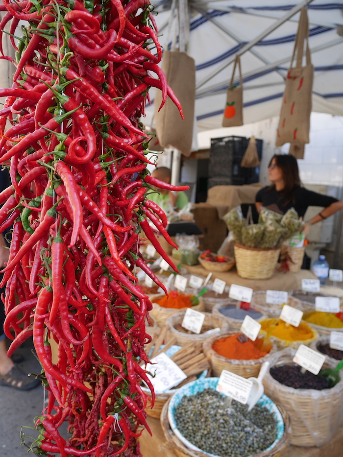Markt siracusa kruiden