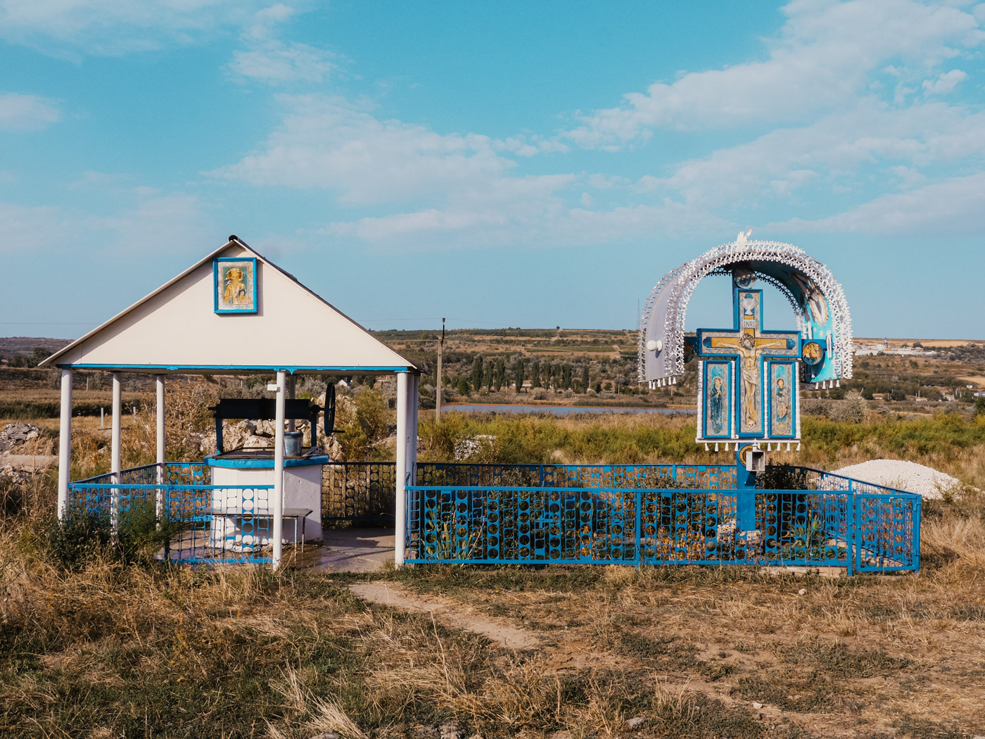 Moldavie-Waterput-bij-een-dorp