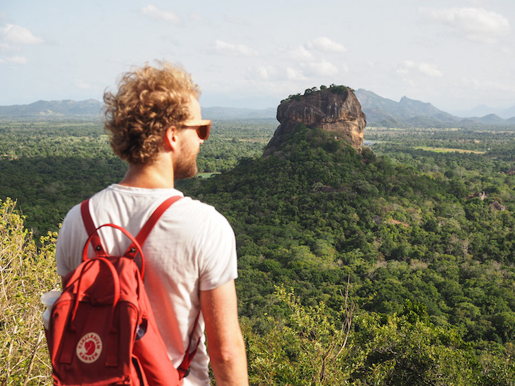 Pidurangala in sri lanka uitzicht over sigiriiya
