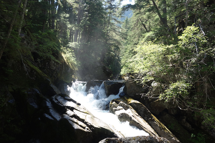 Rainbow falls Whistler tijdens West Canada rondreis
