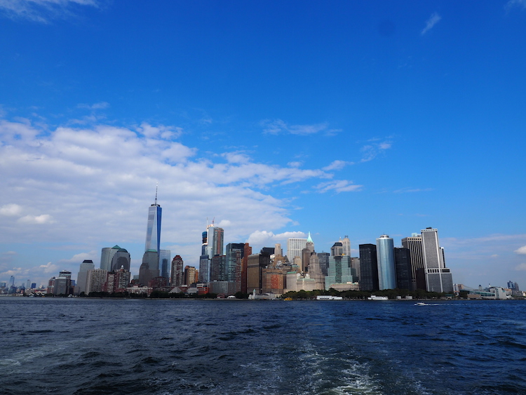 Skyline-New-York-vanaf-boot-statue-of-liberty