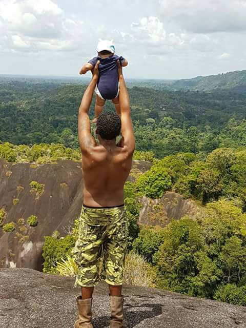 Steve O in de jungle van suriname