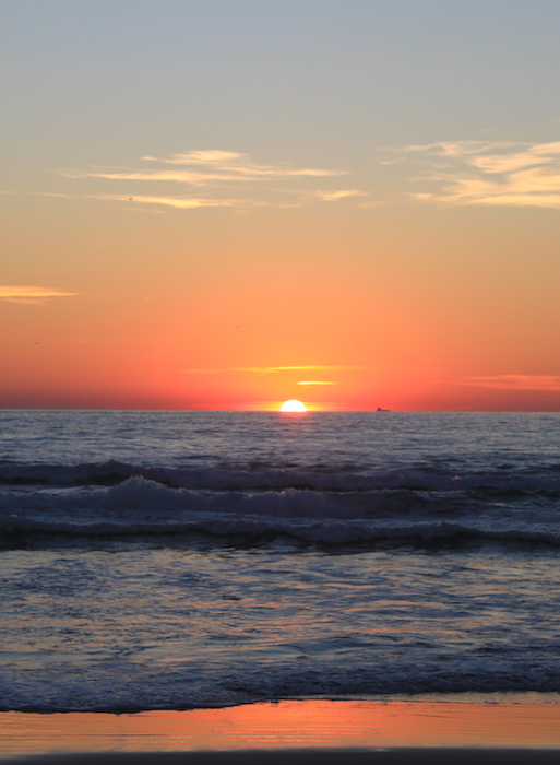 Surfen in andalusie zonsondergang