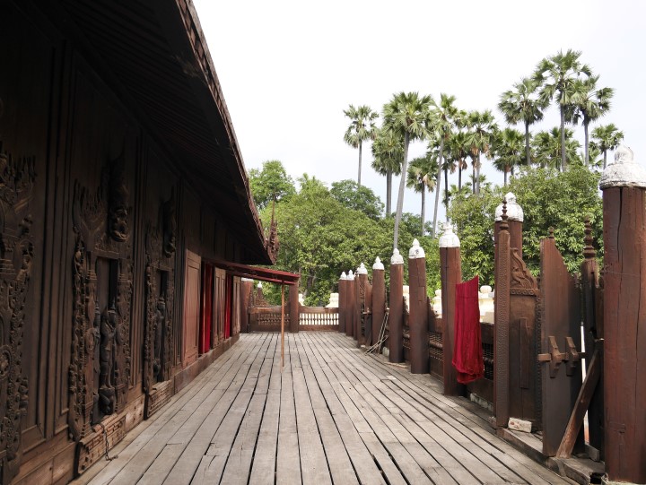 Teakhouten tempel in Mandalay