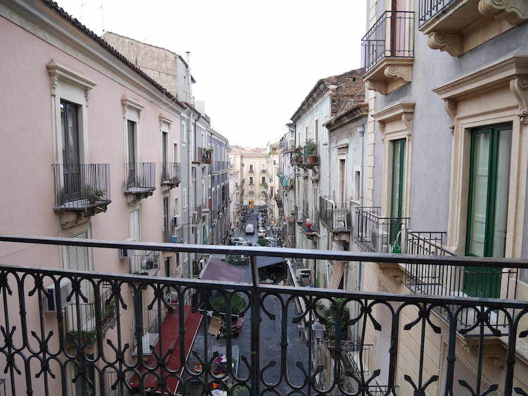 Uitzicht straatjes catania sicilie