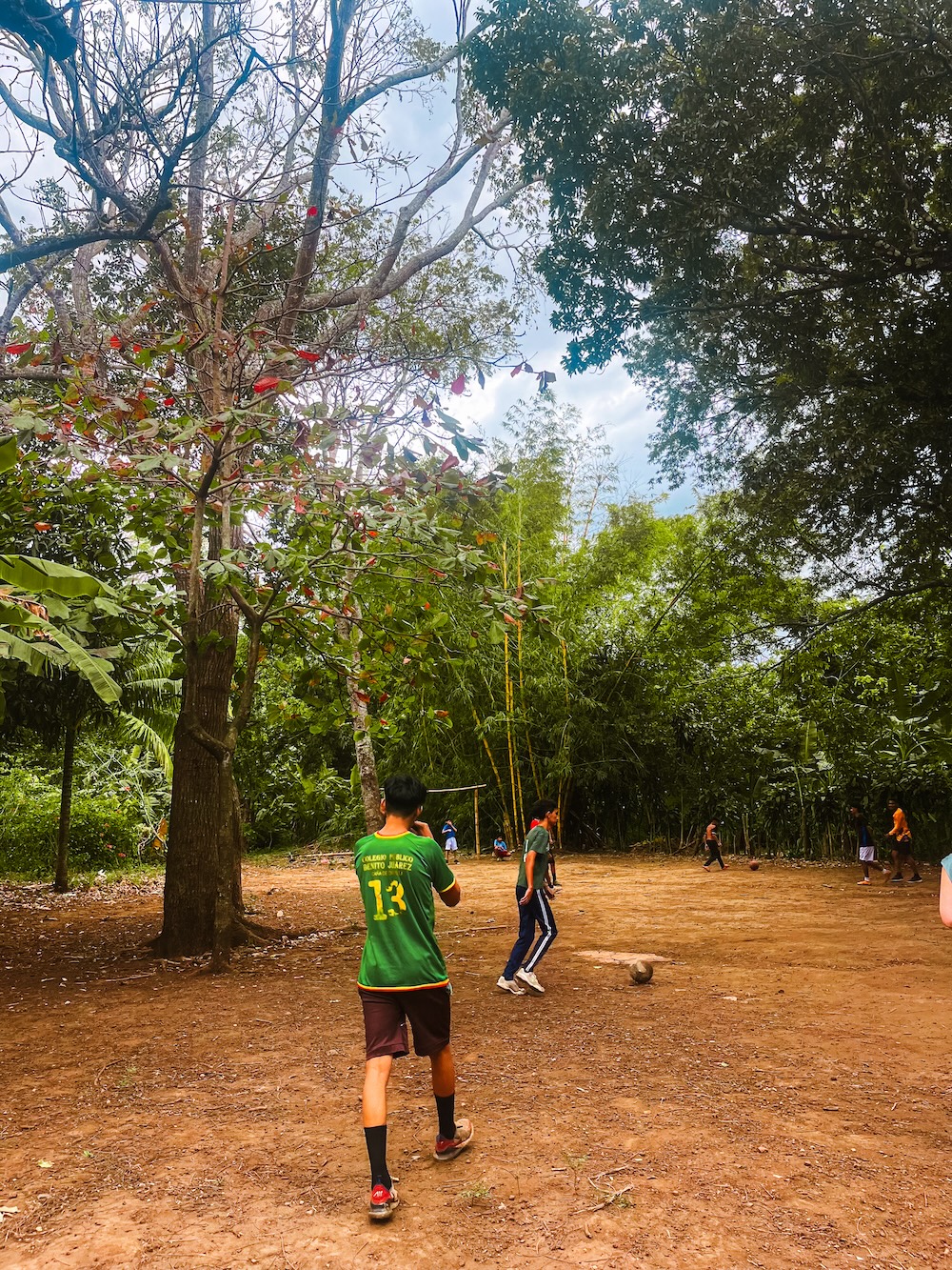 Voetballen met locals, Treehouse Nicaragua