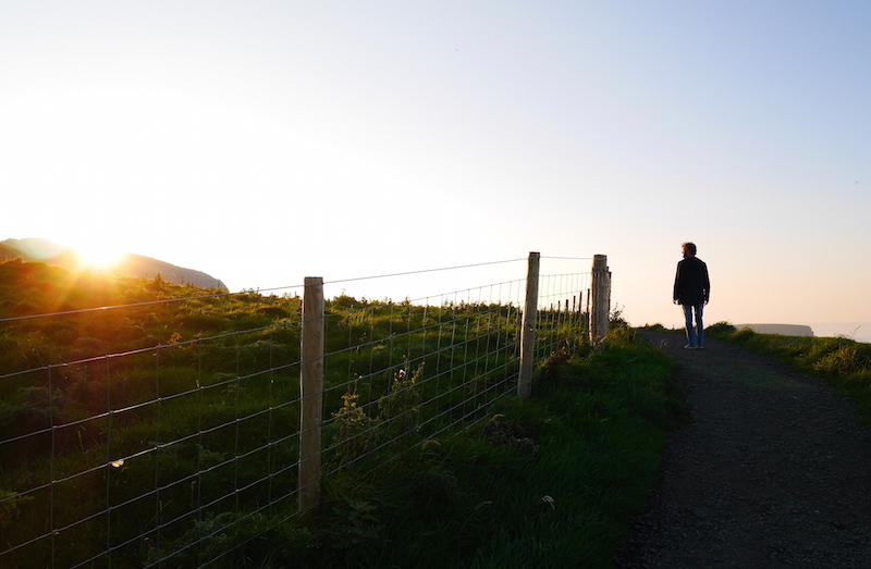 Zonsondergang bij de carrick-a-rede