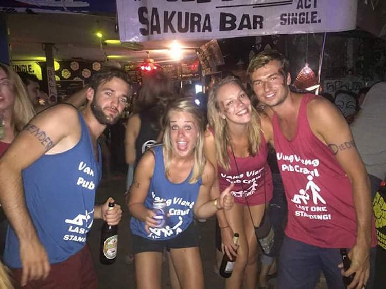 alleen backpacken in laos mede backpackers