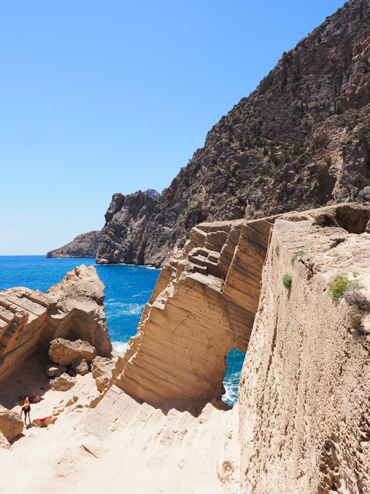 atlantis rotsen Ibiza geheim strandje