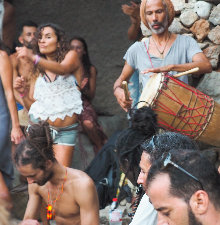 hippie ibiza benirras strand dansers-2