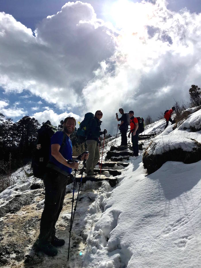 trekking in de sneeuw nepal