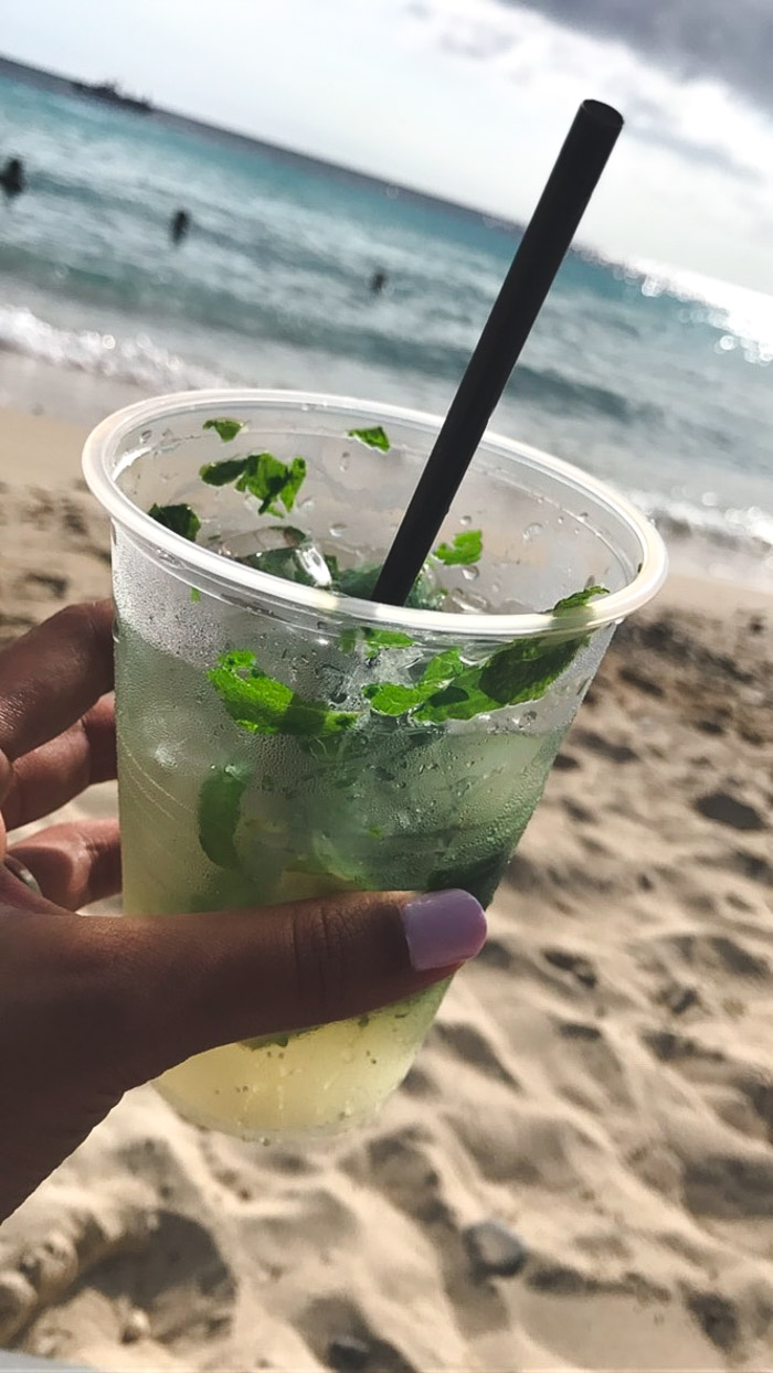 uitgaan curacao happy hour-3